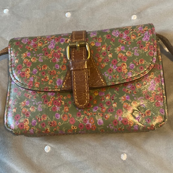 Patricia Nash
Peruvian Fields Mini Crossbody - Picture 1 of 17